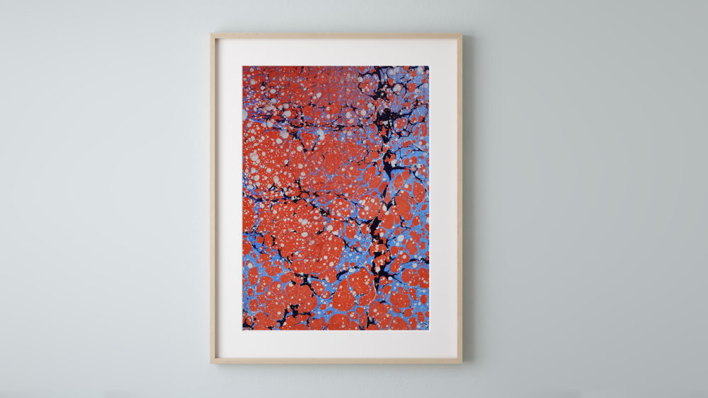 Tirage d'art - La terre est bleue comme une orange II - mis en situation avec cadre sous passe-partout